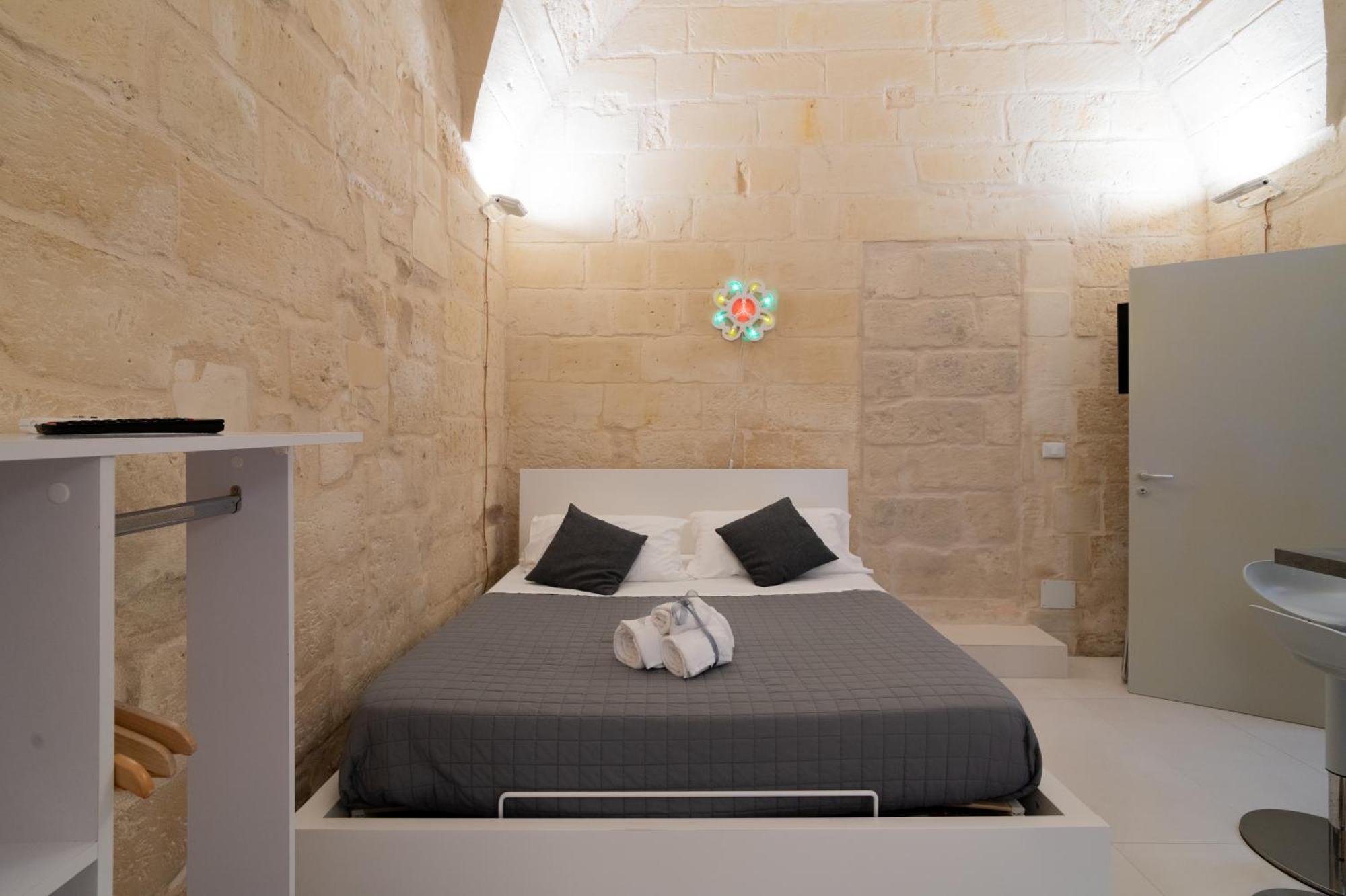 Essential Suite By Dimora Barocca Lecce Exterior foto