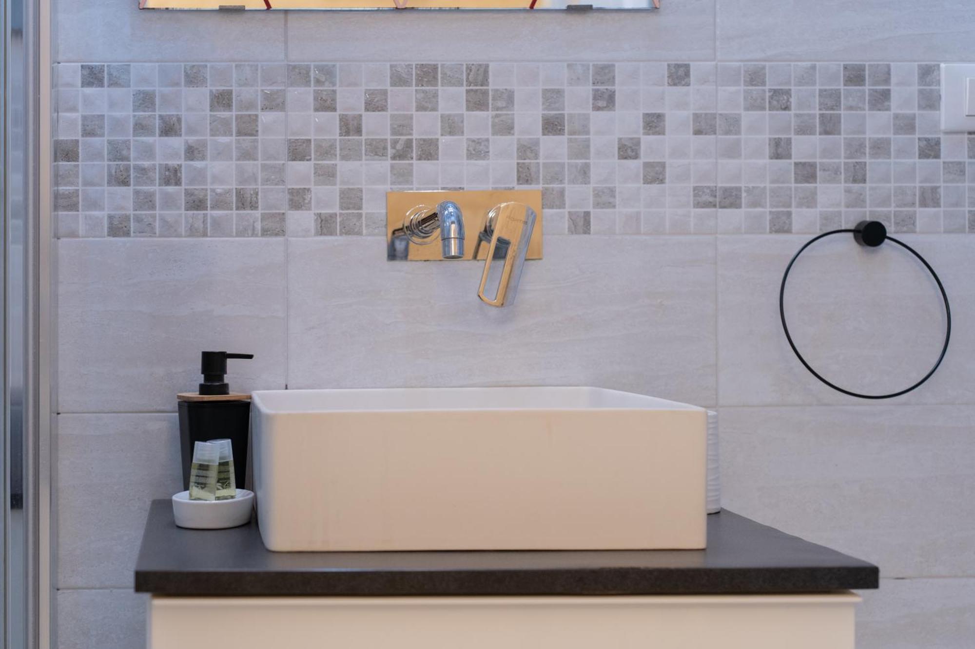 Essential Suite By Dimora Barocca Lecce Exterior foto